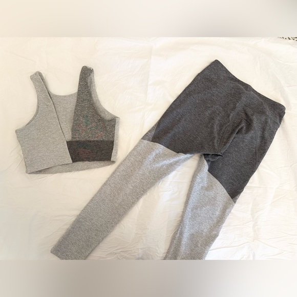 NWOT Outdoor Voices Tri-Tone Workout Set - Picture 5 of 6